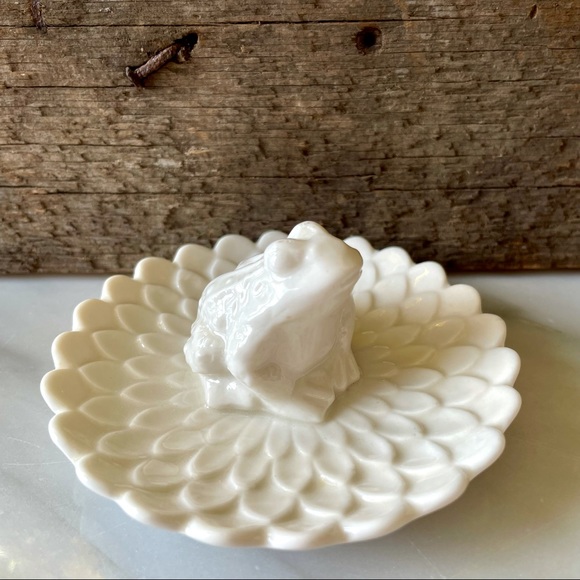Ceramic Frog on a Lilly Pad•NWOT•Jewelry/Trinket Dish•Ivory•3.5” x 3.5” x 2”🌼 - Picture 2 of 12